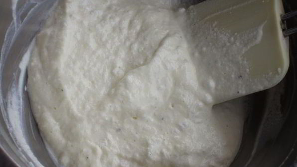 мини-тирамису с томатным чатни и бальзамическим сиропом