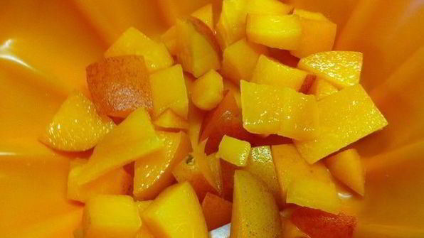 творожно-рисовый десерт с персиками