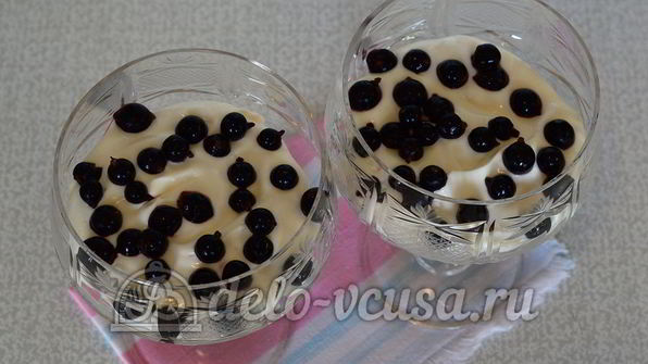 творожный десерт с черной смородиной