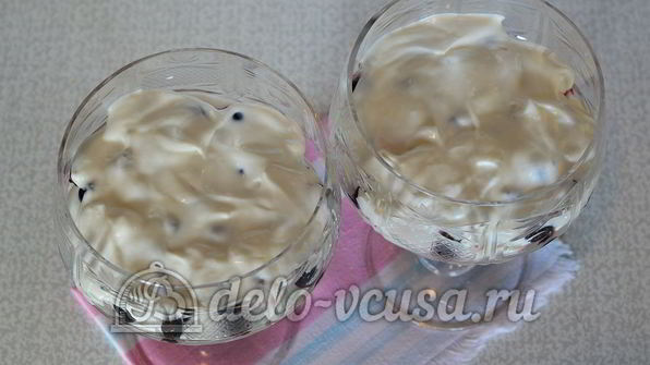 творожный десерт с черной смородиной