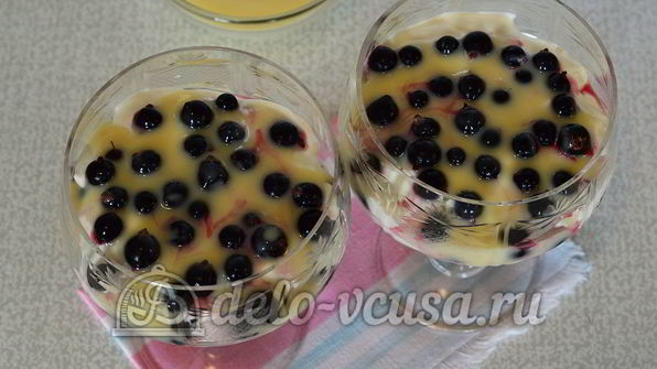 творожный десерт с черной смородиной