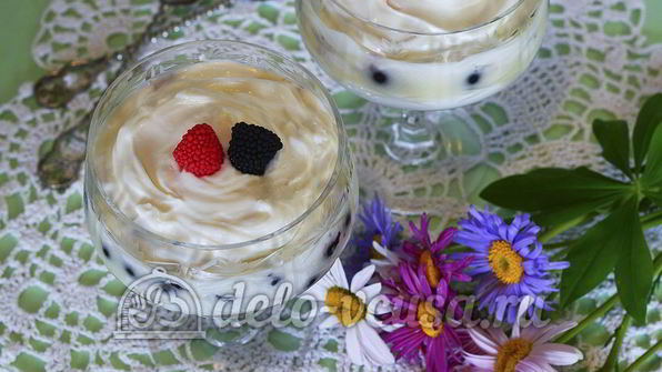 творожный десерт с черной смородиной