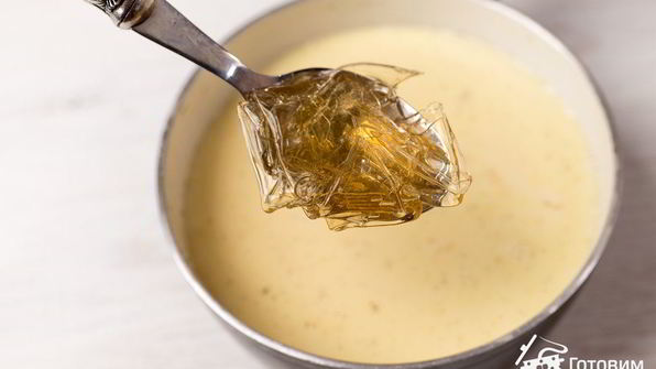 ванильная панна-котта с малиновым соусом