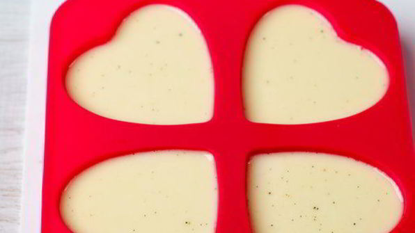 ванильная панна-котта с малиновым соусом