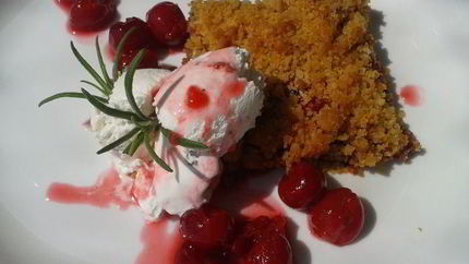 Вишневый крамбль