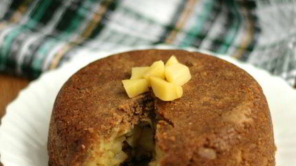 Яблочный пудинг из черного хлеба