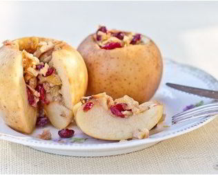 Яблоки, фаршированные сухофруктами в меде