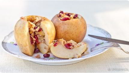 Яблоки, фаршированные сухофруктами в меде