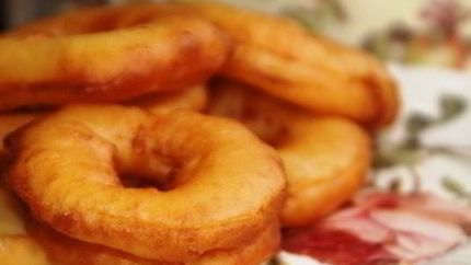 Яблоки в кляре с корицей