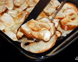 Яблоки, запеченные с черствым хлебом