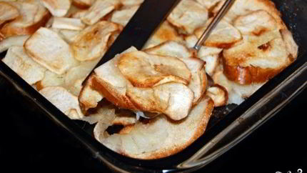 Яблоки, запеченные с черствым хлебом