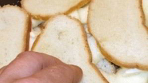 яблоки, запеченные с черствым хлебом