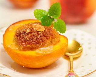 Запеченные персики, фаршированные миндалем