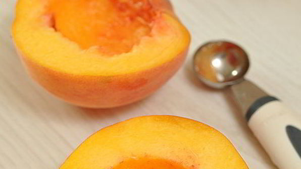 запеченные персики, фаршированные миндалем