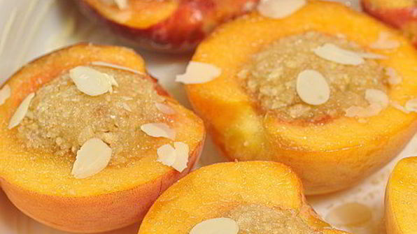 запеченные персики, фаршированные миндалем