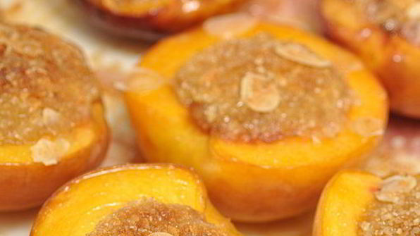 запеченные персики, фаршированные миндалем