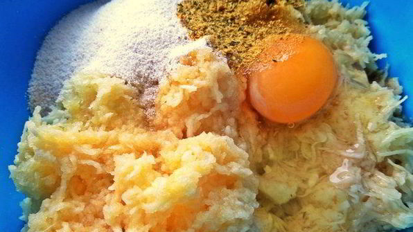 драники из картофеля, кабачка и яблока