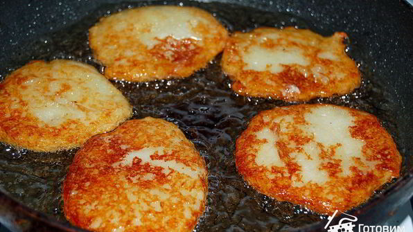 драники с грибами и грибным соусом