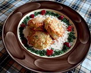 Драники с лососем и брокколи