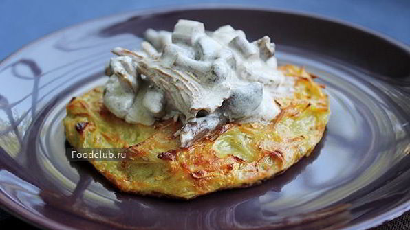 драники со сметано-грибным соусом