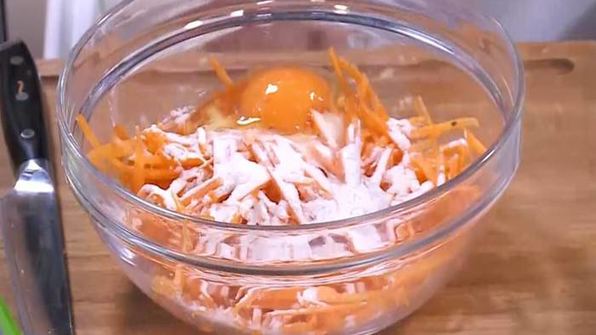 яйца с грибами на тыквенных драниках