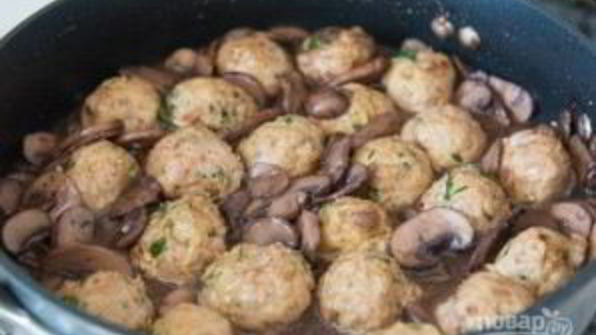 фрикадельки из индейки в грибном соусе