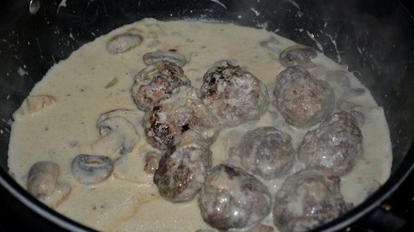 фрикадельки по-строгановски