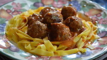 Фрикадельки с медовым-острым соусом