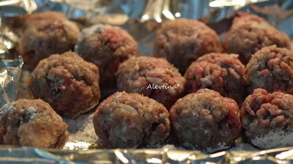 фрикадельки с медовым-острым соусом