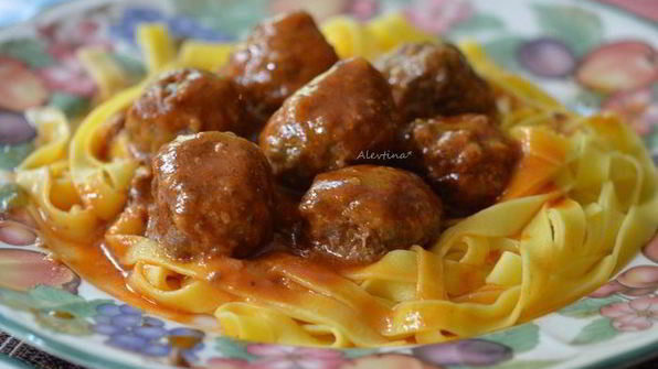 фрикадельки с медовым-острым соусом