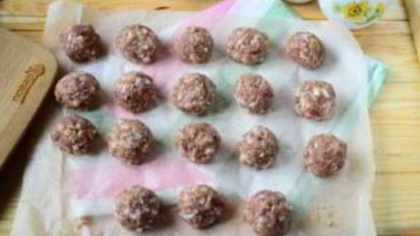 фрикадельки с вишневым соусом