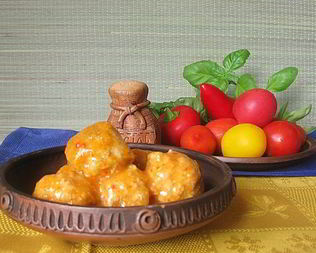 Фрикадельки в овощном соусе