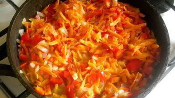 фрикадельки в овощном соусе