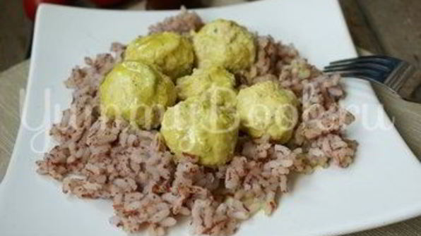 куриные фрикадельки в соусе из кокосового молока