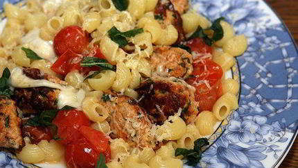 Макароны с фрикадельками и моцареллой