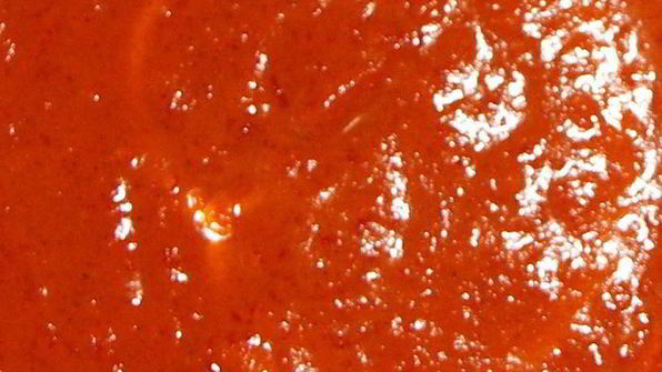 пюре из брюквы с фрикадельками из индейки и соусом бискаенне