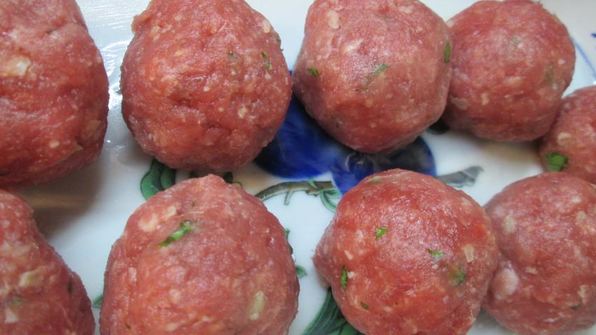 цукини на шпажках с фрикадельками и помидорами