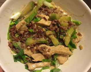 Бурый рис с индейкой и кокосовым молоком