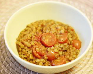 Чечевица в томатном соусе