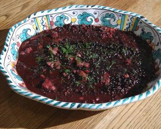 Черный рис с копченой форелью