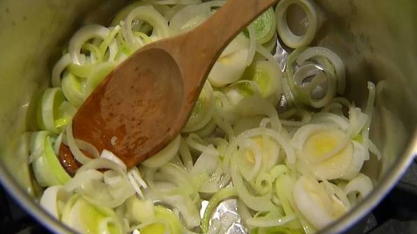 черный рис с копченой форелью