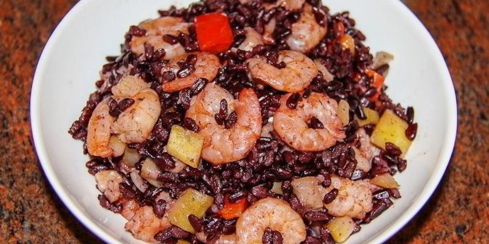 Рецепт черного риса с креветками