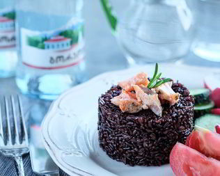 Черный рис в казане