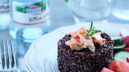 Черный рис в казане