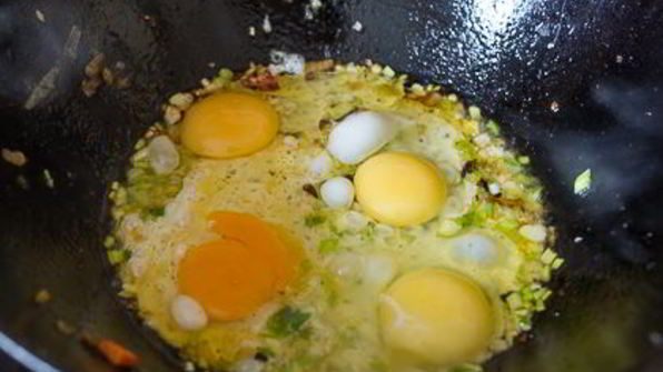 кантонский жареный рис с курицей