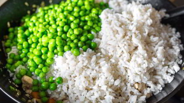 кантонский жареный рис с курицей