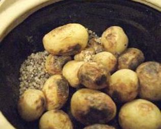 Картофель печеный на сковородке