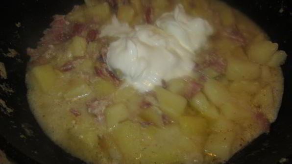 картофель с беконом в сливочном соусе