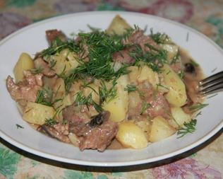 Картофель с куриной печенью и грибами