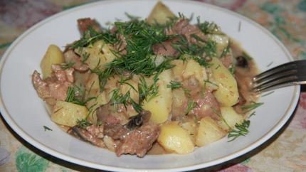 Картофель с куриной печенью и грибами